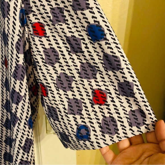 Lady Winston New York 1970s Vintage V-neck 3/4 Sleeve Blouse Geometric Design. - Picture 3 of 10